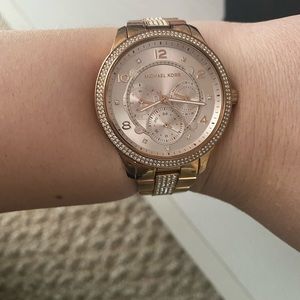 Rose gold woman’s Michael Kors watch. LIKE NEW!